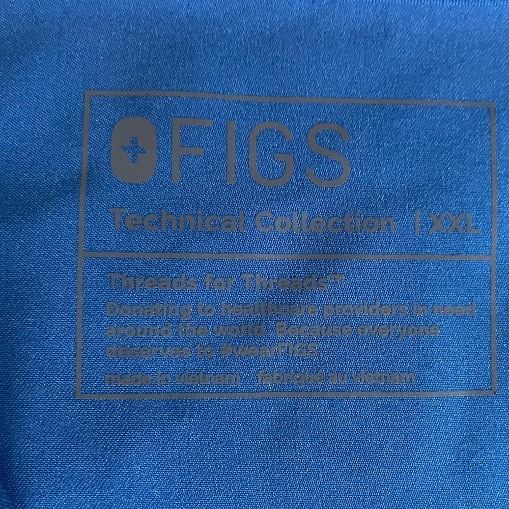 Figs Technical Collection Woman’s Scrub Set (top and bottoms) in Royal Blue 2XL